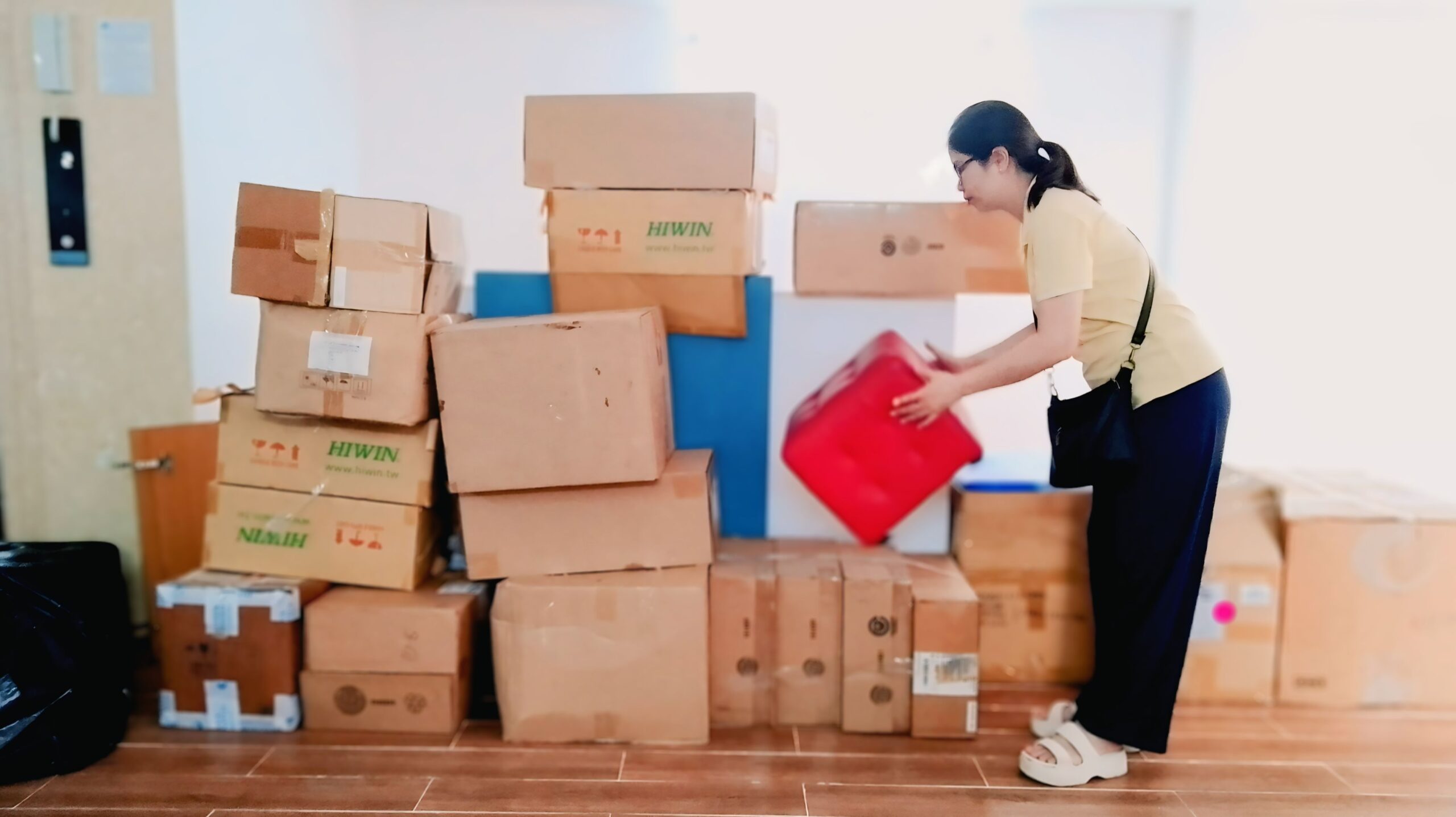 Đóng gói cẩn thận vào thùng dễ vận chuyển và đảm bảo an toàn